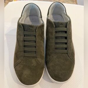 Kizik Miami Women 7.5 Casual Shoe in Green Suede s